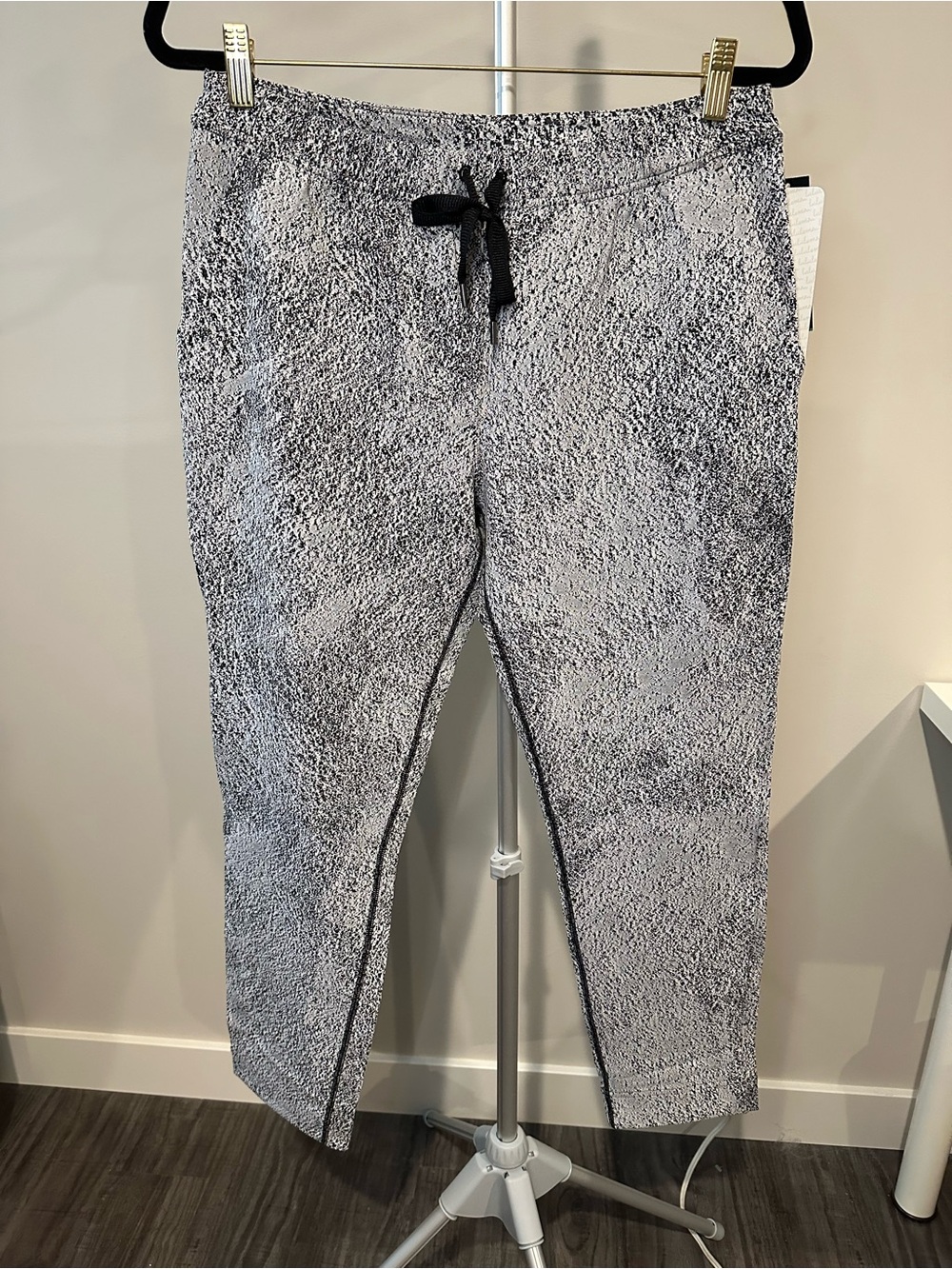 Lululemon Jet Pant Power Luxtreme Spray Jacquard White Black